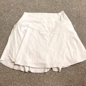 White V waist skort